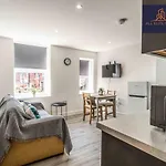 Swan House Apartment 2 - 1 Bed Apartment - Sleeps Up To 4 - Free Parking - Liverpool - Close To City Centre - By All Elite Stays