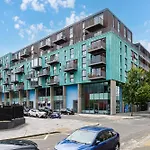 Premium Apartment - Allocated Parking - Great Location