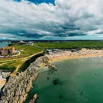 3 Bedroom Holiday Home By Beach In Newquay
