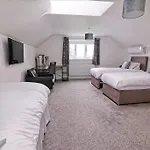 Luxury Air Conditioned 6 Bedroom Hythe Seaside