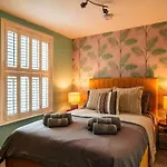 Seaside Bliss - Period Home, Games Room, Pool Table, Arcade Machine
