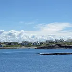 Glasfor By The Beach At Trearddur Bay