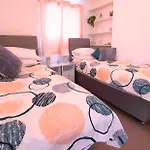 Dartmouth Town Centre 2 Bedroom Stylish Apartment Is Perfect For Families And Couples With A Happy & Homely Feel Being Only 30 Meters From The Sea But Set Back & Quiet With Everything On The Doorstep A Fab Place To Explore Dartmouth Pets Welcome For