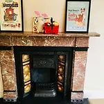 Elegant Spacious Apartment In Heart Of St Leonards