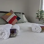 Spacious Unique Brighton Home Free Parking