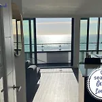 Ocean Lookout- 3 Bed Sea View Apt Parking No Fees