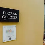 Luxury Sea-View Apartment In Tenby - Floral Corner