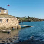 2 Clifton Place