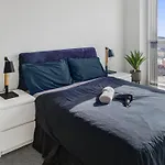 Sky High Ensuite Bedroom In Shared Apartment In Belfast City Centre