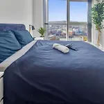 Sky High Ensuite Bedroom In Shared Apartment In Belfast City Centre
