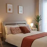Modern 2 Bed Apartment At The Mournes
