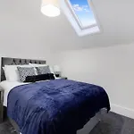 Newly Refurbished Near The Coast Sleeps 5