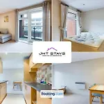 2 Bdr Apartment By Jmt Stays Short Lets & Serviced Accommodation With Private Parking
