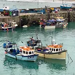 Harbour View Newquay, 2Bed, 2Br Parking, Ground Floor Apartment
