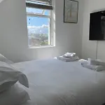 The Rocks - Sun Decked Duplex & Cliff Side Jewel