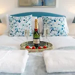 Shoreline Suite By Grandeur Property