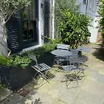 2 Kelly'S Gardens