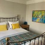 Artist'S House - 5 Bed-1 Bath-3 Shower-3 Wc -Sleeps 9