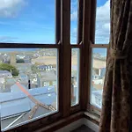 Huer'S Watch A Beautifully Presented Private Apartment With Far Reaching Views Over St Ives Harbour And Bay And Free Onsite Parking For Larger Groups Book Along With Our Connecting Two Sister Apartments