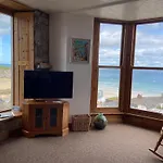 Huer'S Watch A Beautifully Presented Private Apartment With Far Reaching Views Over St Ives Harbour And Bay And Free Onsite Parking For Larger Groups Book Along With Our Connecting Two Sister Apartments