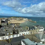 The Penthouse Apartment With An 18Ft By 14Ft Balcony With Amazing Views Over St Ives Harbour And Bay Perfect From Alfresco Dining And Sunbathing, Onsite Parking, Larger Groups Book Our Connecting Apartments