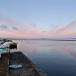 Calming Sea View City Apartment