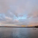 Calming Sea View City Apartment