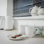 Barton Beachside - Comfort Onebedroom Apartment, Double & Sofabed - Central Beach & Promenade Location - Over 21'S, Family Friendly Only, Id Required, Stairs Access, Free Parking