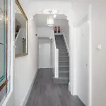 Barton Beachside - Comfort Onebedroom Apartment, Double & Sofabed - Central Beach & Promenade Location - Over 21'S, Family Friendly Only, Id Required, Stairs Access, Free Parking