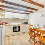 2 Bed In Charlestown 64074
