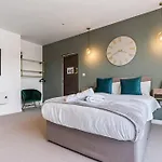 Seaside Pano Apartment #7 With Seaview At Bowles Aparthotel By Yoko Property