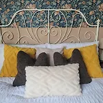 Hidden Retreat - 4 Minutes To The Beach! Pet Friendly!