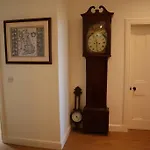 Stylish Victorian Apartment For Two In Edinburgh