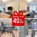Rooms With Netflix In A Shared Accommodation, 10 Min Walk From The Stadium