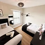 2 Bedroom House 10 Mins To City Centre & Albert Dock