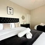 2 Bedroom House 10 Mins To City Centre & Albert Dock