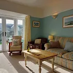 Garreg Wen - White Stone, Family Holiday Home