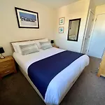 Lovely 2 Bedroom Flat Moments From Fistral Newquay