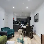 Stunning Two Bedroom Brighton Penthouse