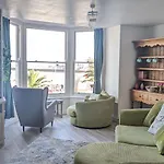Spacious First Floor Apartment With Gorgeous Sea Views