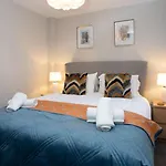 Modern 2 Bdr Apartment At Queens By Belfast City Breaks