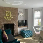 Stylish & Cosy Margate Escape With Hot Tub And Log Burner Dogs Welcome