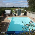 The Owl House With Swimming Pool And Private Hot Tub