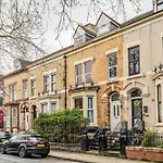 Anfield House - Liverpool Retreat 7 Bedroom Home