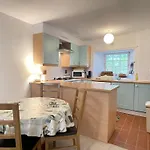 3 Redfern Court