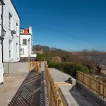 Abalyne Beach House - Stunning 4 Bedroom Beach House, Sea Views Throughout, Modern And Bright House