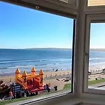 Ivy House - Seafront House With Garden Seating And Stunning Sea Views! - Ocholo Villas