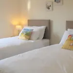 Seaside View Apartment - Sunny Bright Two Bedroom Apartment - Lift Inside