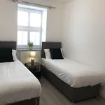 Modern~ Reverse Level~2 Bed~Townhouse~Central~Penzance