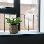 Contemporary 1 Bed Apartment In Liverpool Centre